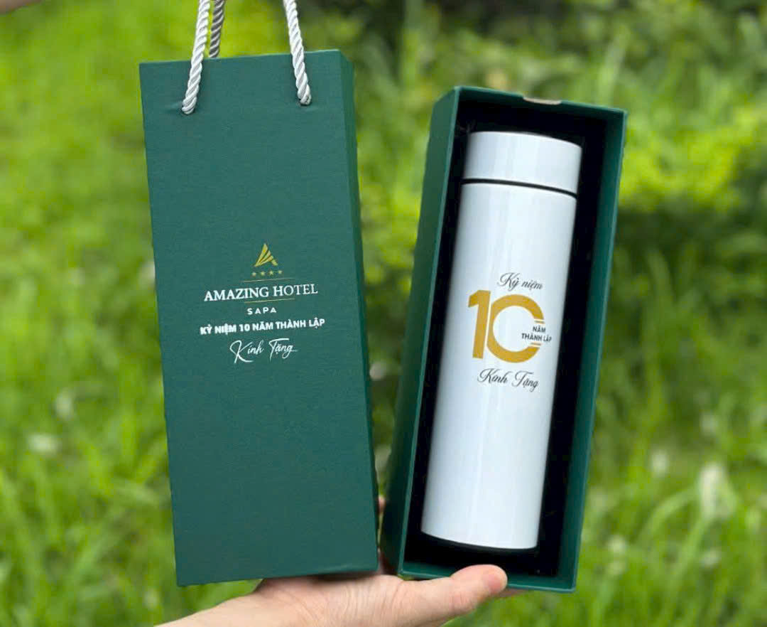 Bình giữ nhiệt in logo – Quà tặng tốt nghiệp thiết thực, sử dụng hằng ngày