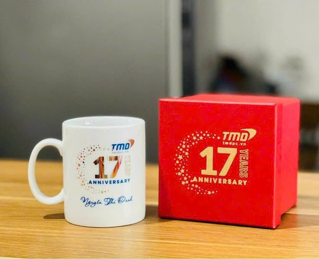 Ly sứ - quà tặng lễ tốt nghiệp ý nghĩa