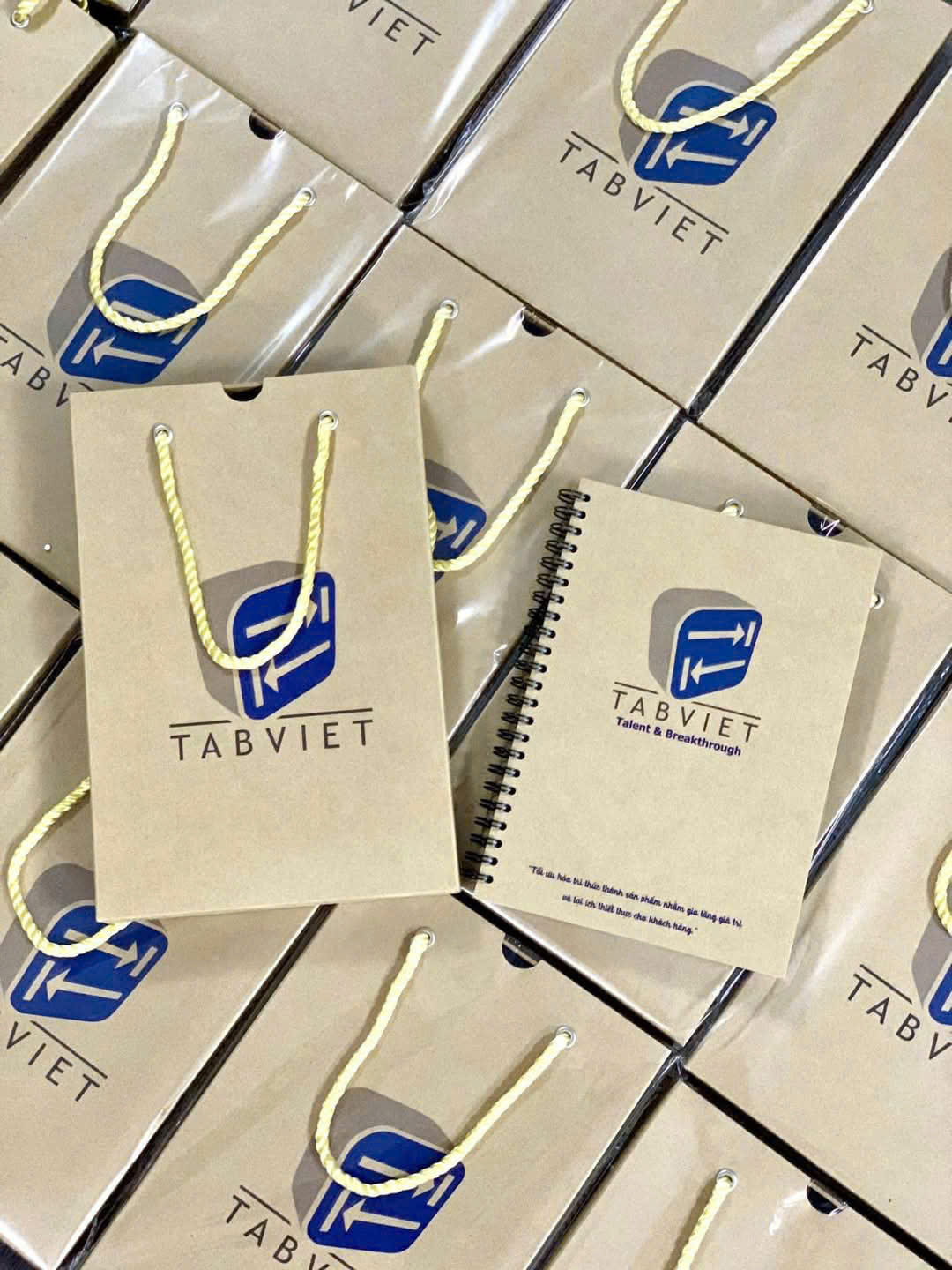 Sổ tay món quà tốt nghiệp ý nghĩa